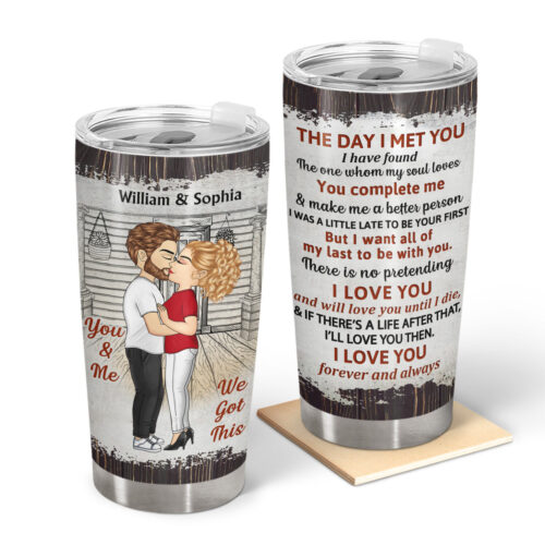 chibi-kissing-couple-sideview-the-day-i-met-you-birthday-loving-anniversary-gift-for-spouse-hubby-wifey-boyfriend-girlfriend-personalized-tumbler